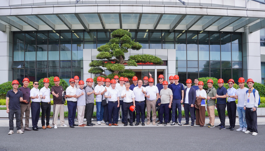 吉尔吉斯斯坦建筑业代表团一行莅临民兴电缆参观交流